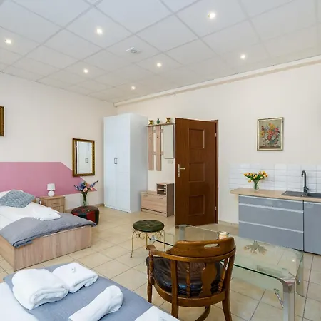 Downtown Shopping Street Family Apartments Polwiejska By Noclegi Renters Poznań Zewnętrze zdjęcie