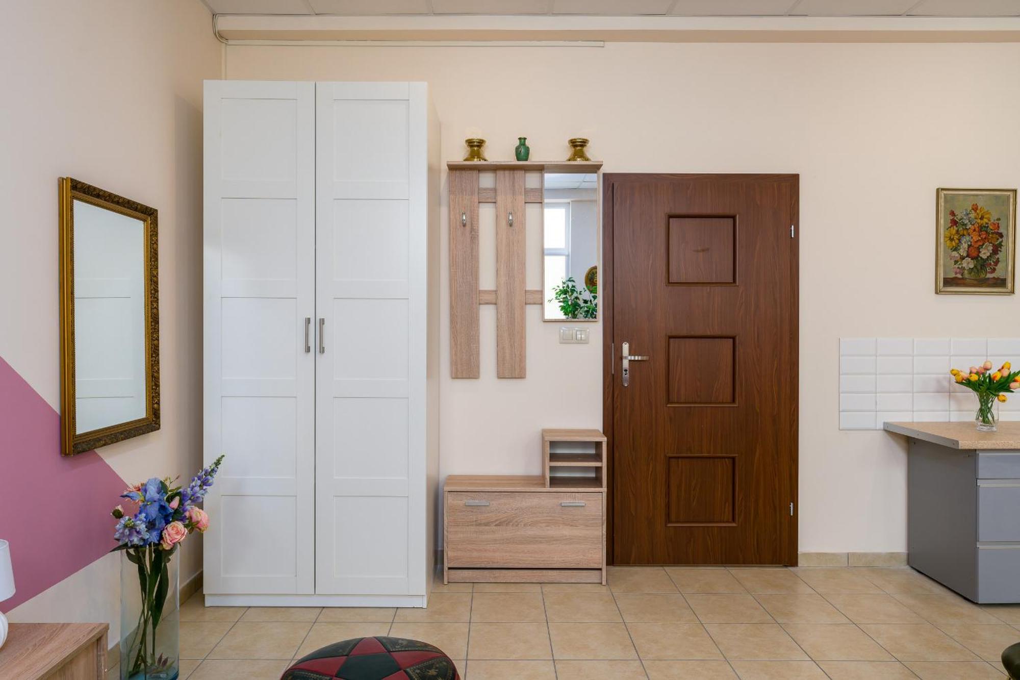 Downtown Shopping Street Family Polwiejska By Renters