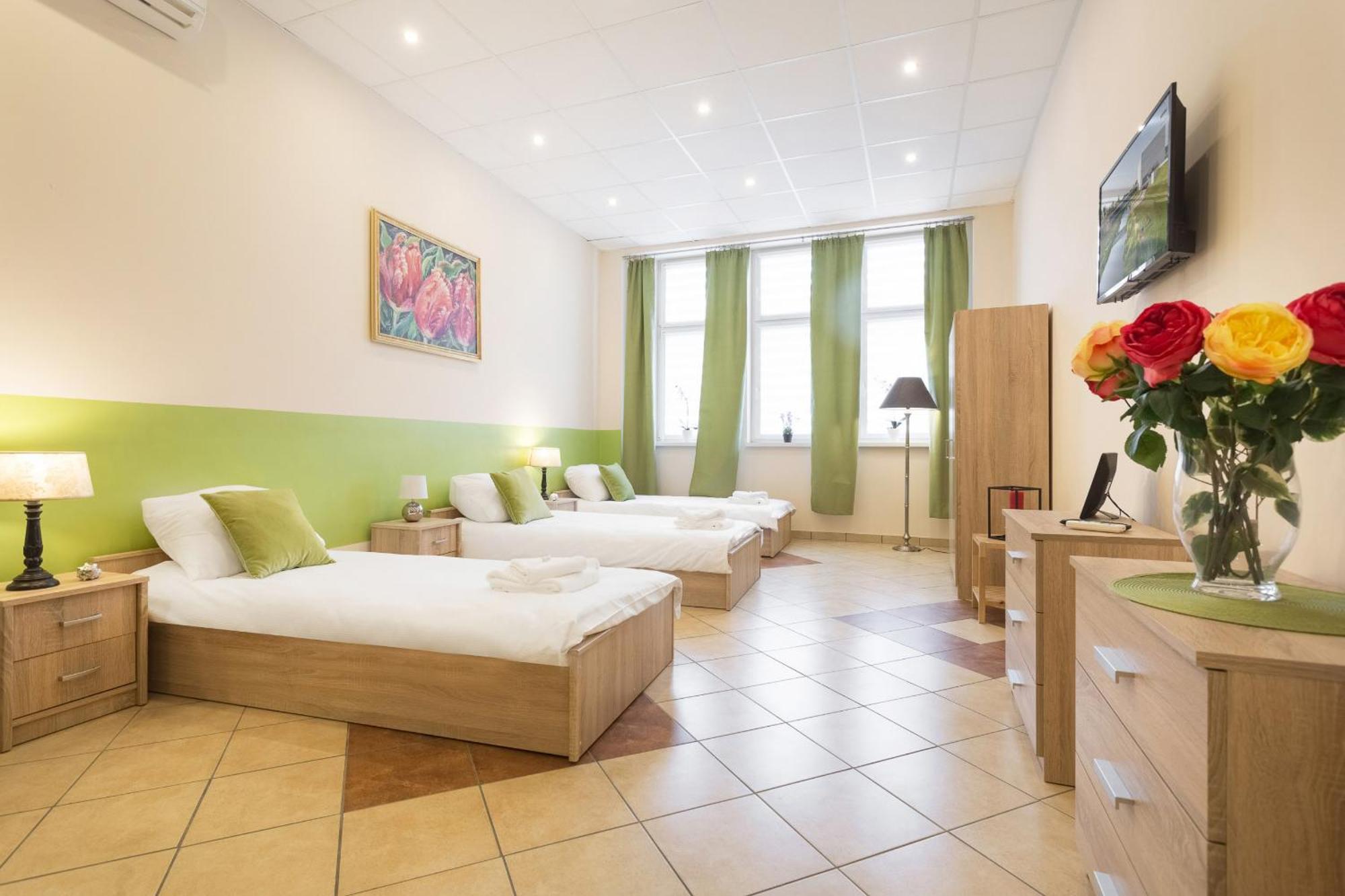 Apartament Downtown Shopping Street Family Polwiejska By Renters *